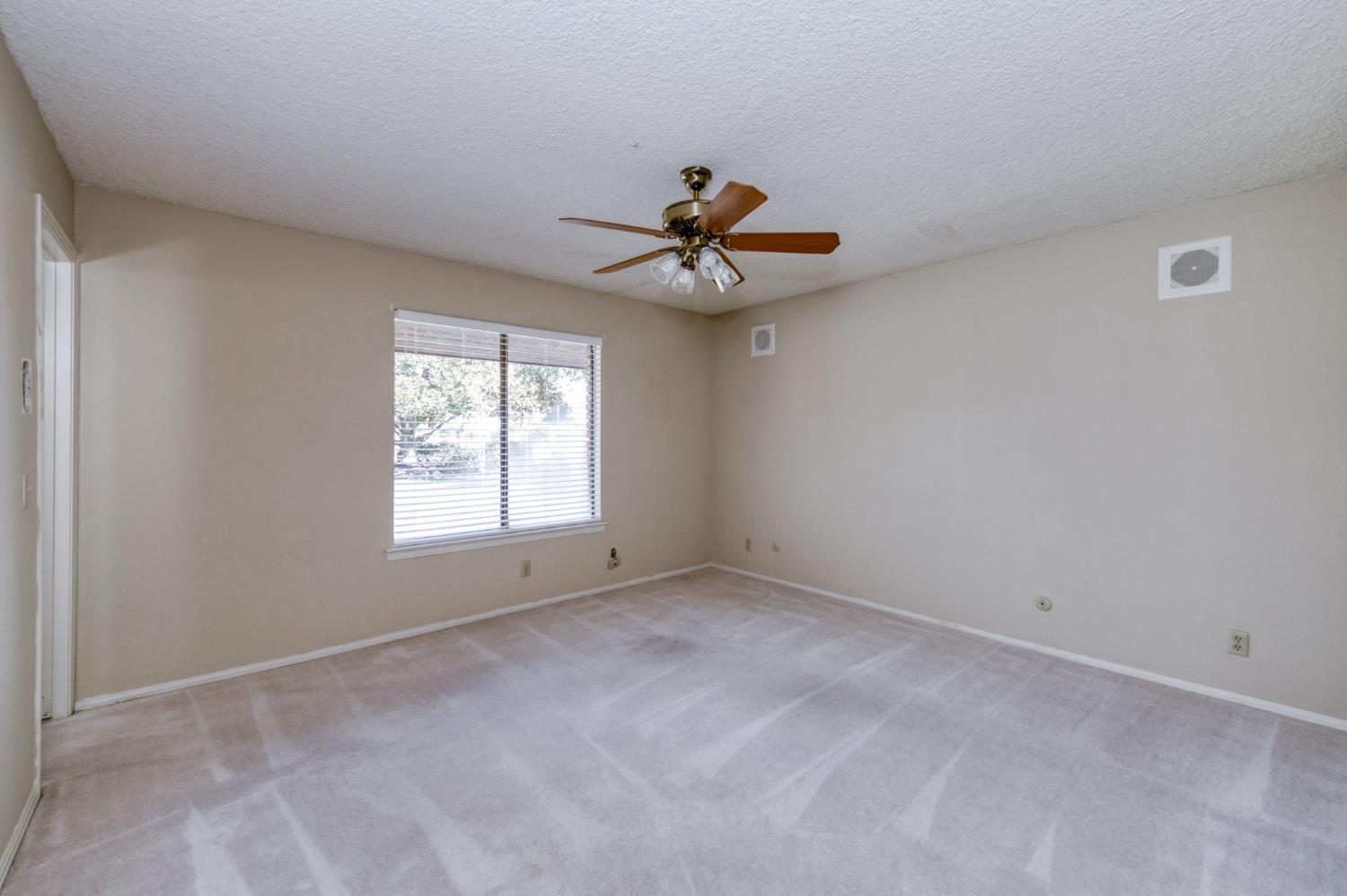 541 N De Wolf Ave, Fresno, CA 93737