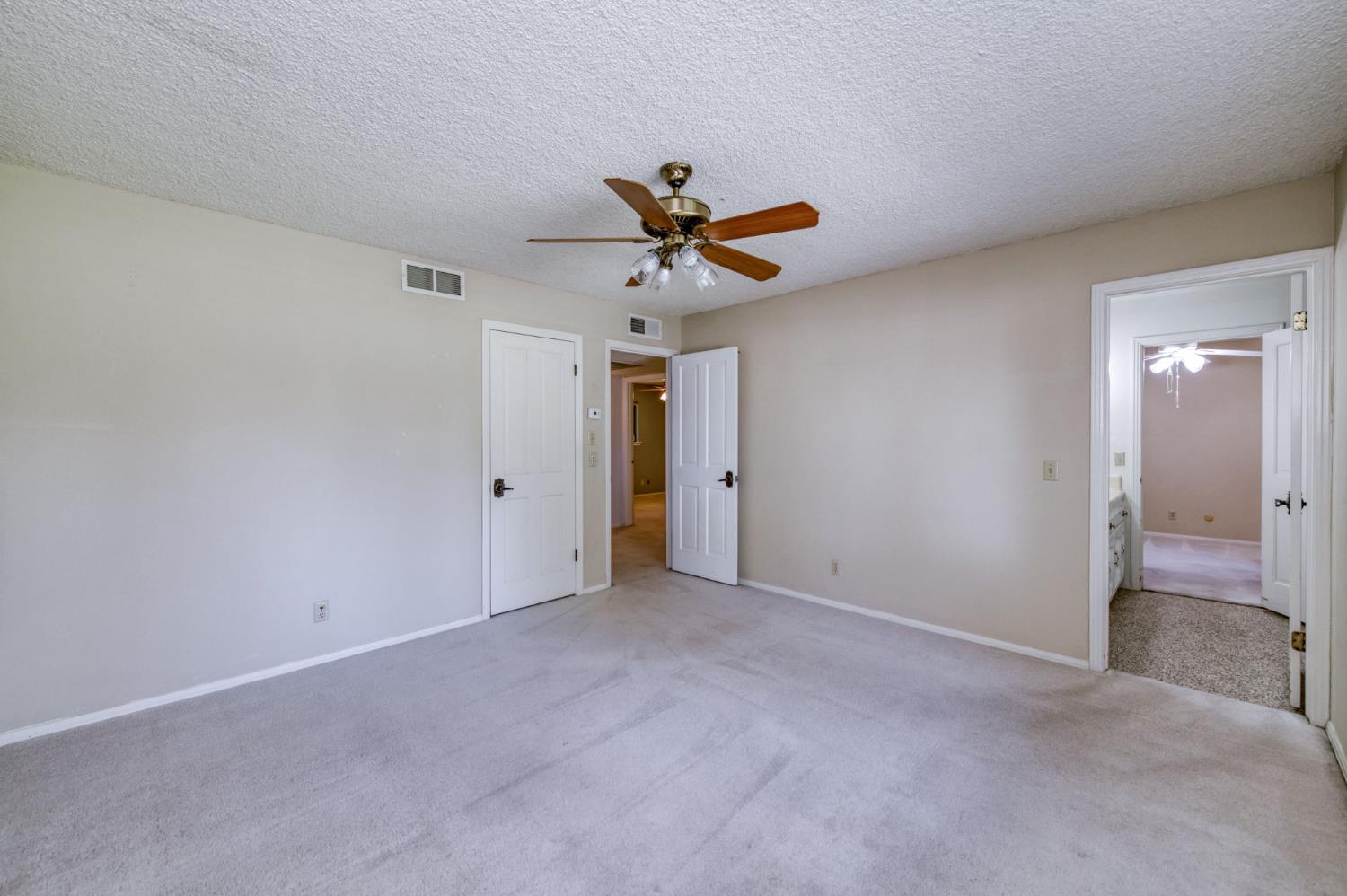 541 N De Wolf Ave, Fresno, CA 93737