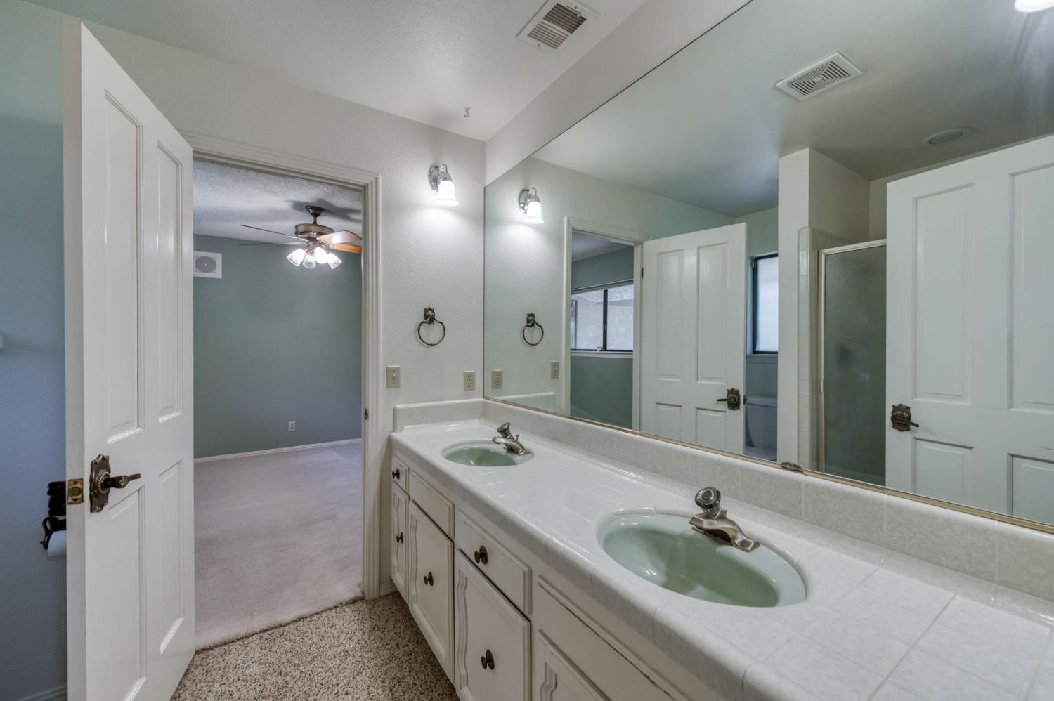 541 N De Wolf Ave, Fresno, CA 93737