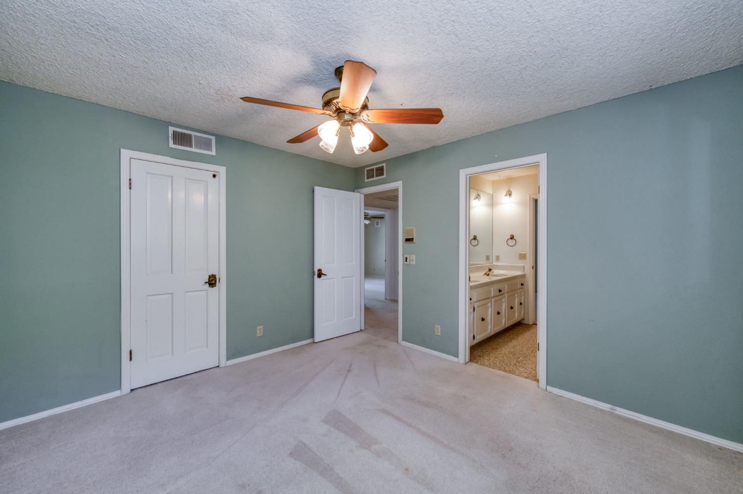 541 N De Wolf Ave, Fresno, CA 93737