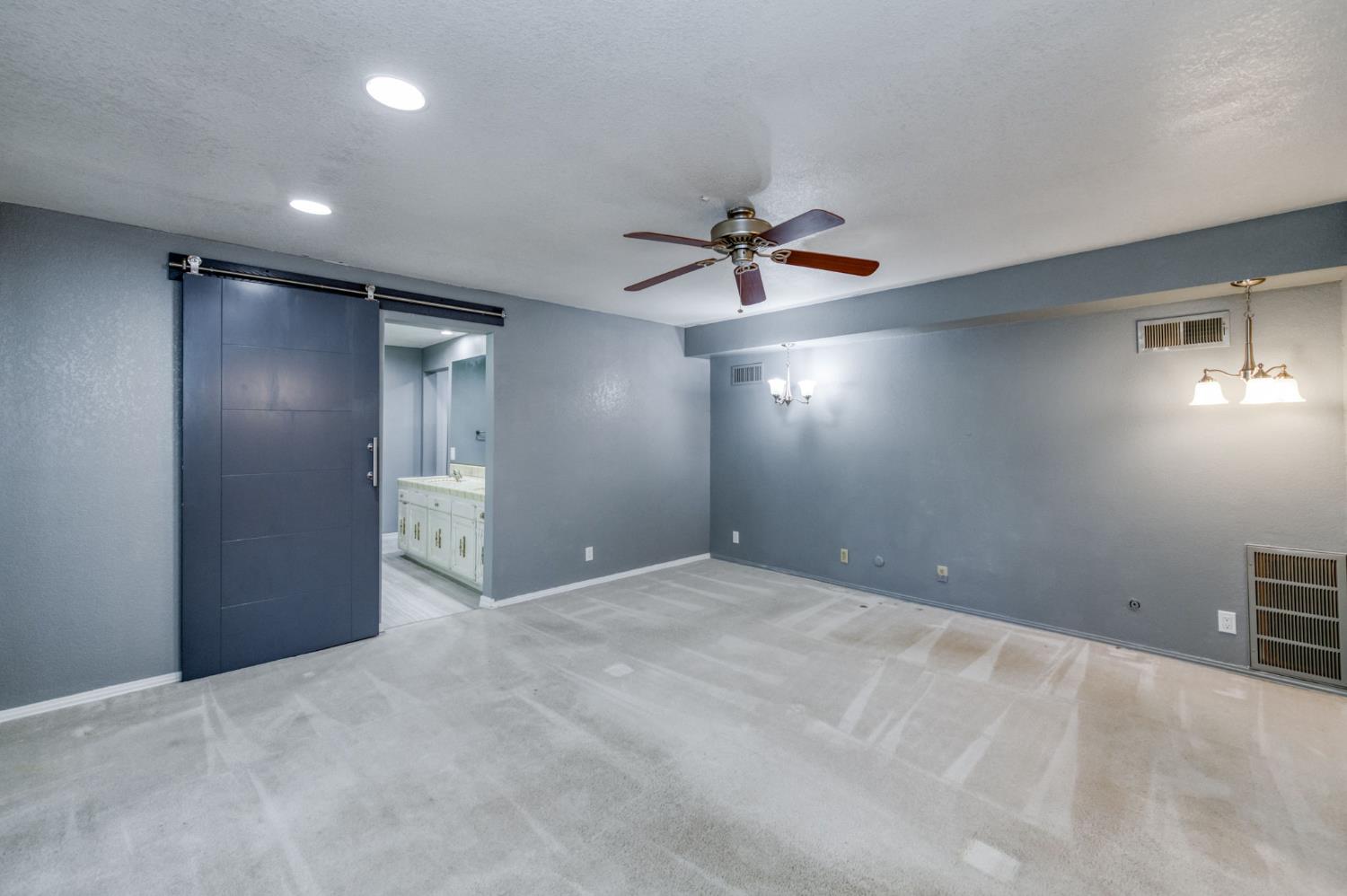 541 N De Wolf Ave, Fresno, CA 93737