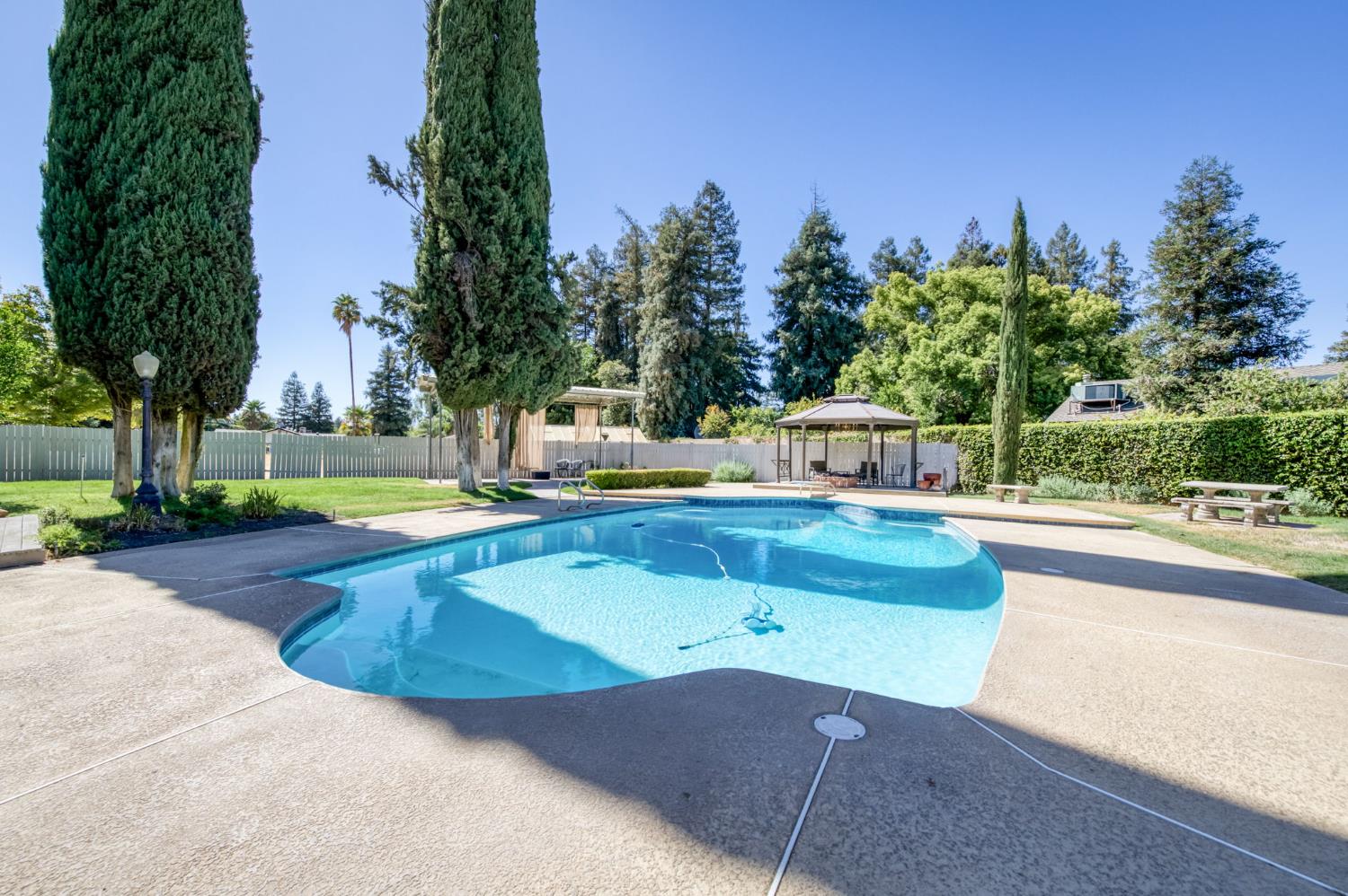 541 N De Wolf Ave, Fresno, CA 93737