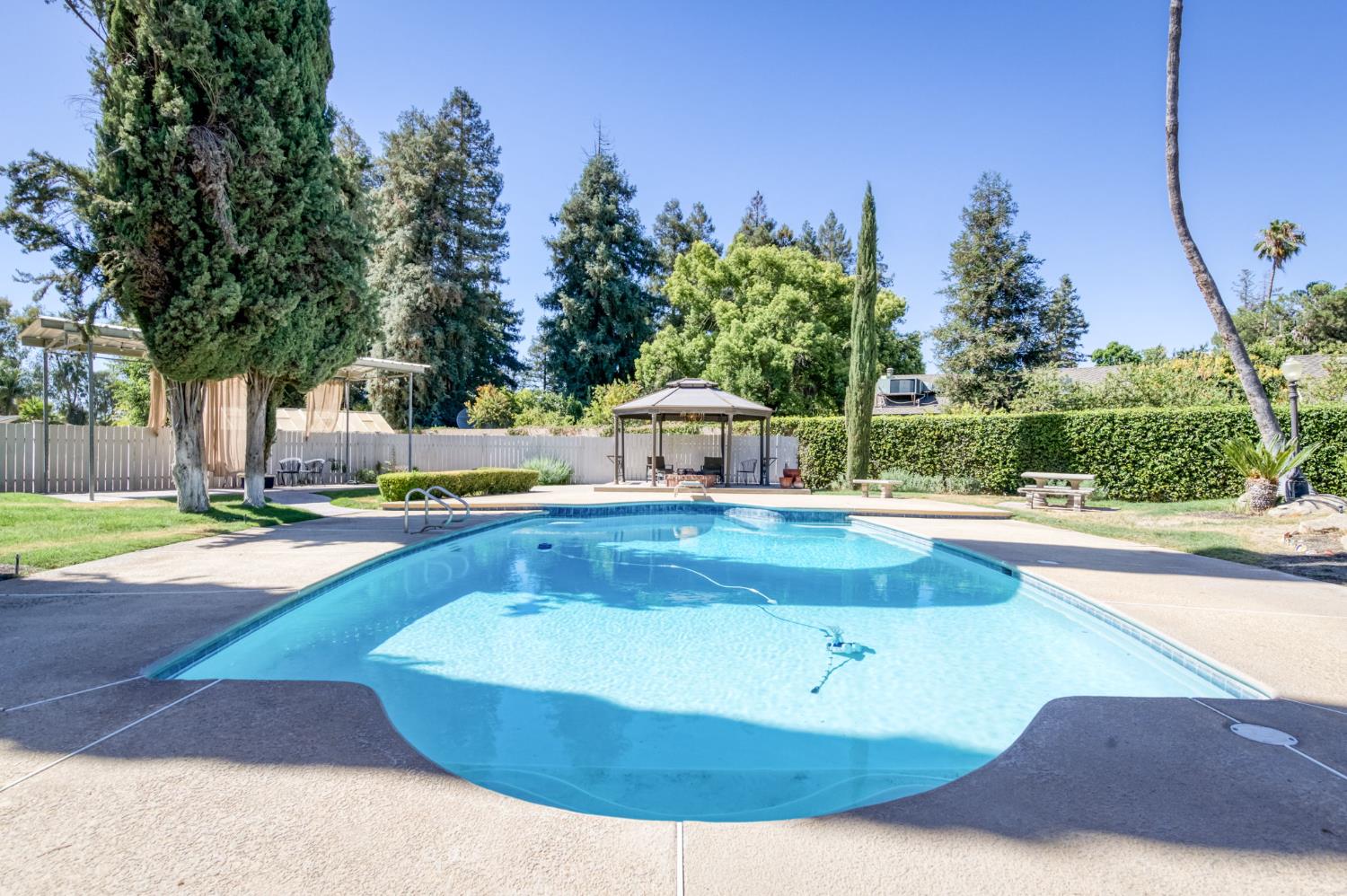 541 N De Wolf Ave, Fresno, CA 93737