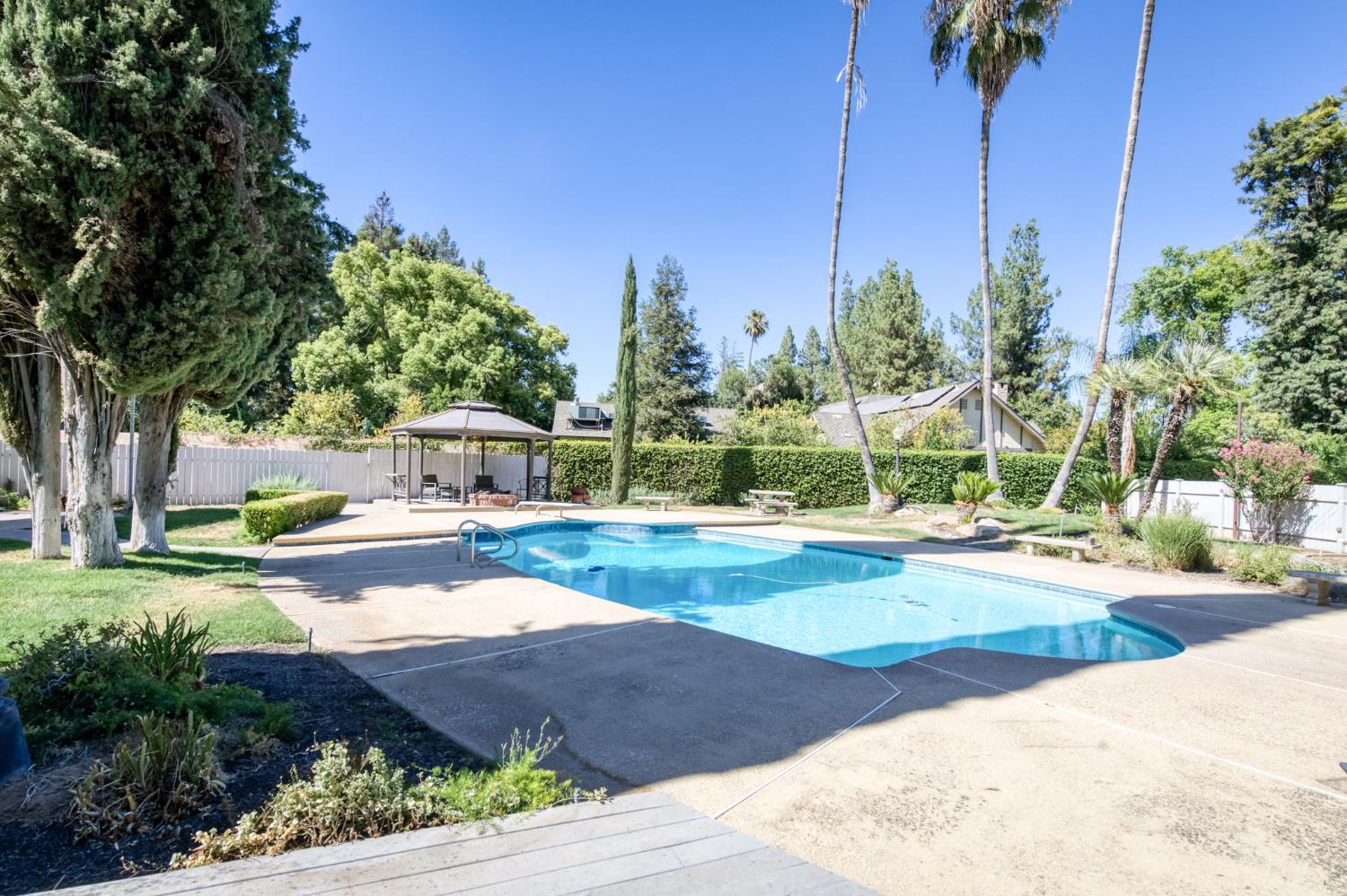 541 N De Wolf Ave, Fresno, CA 93737