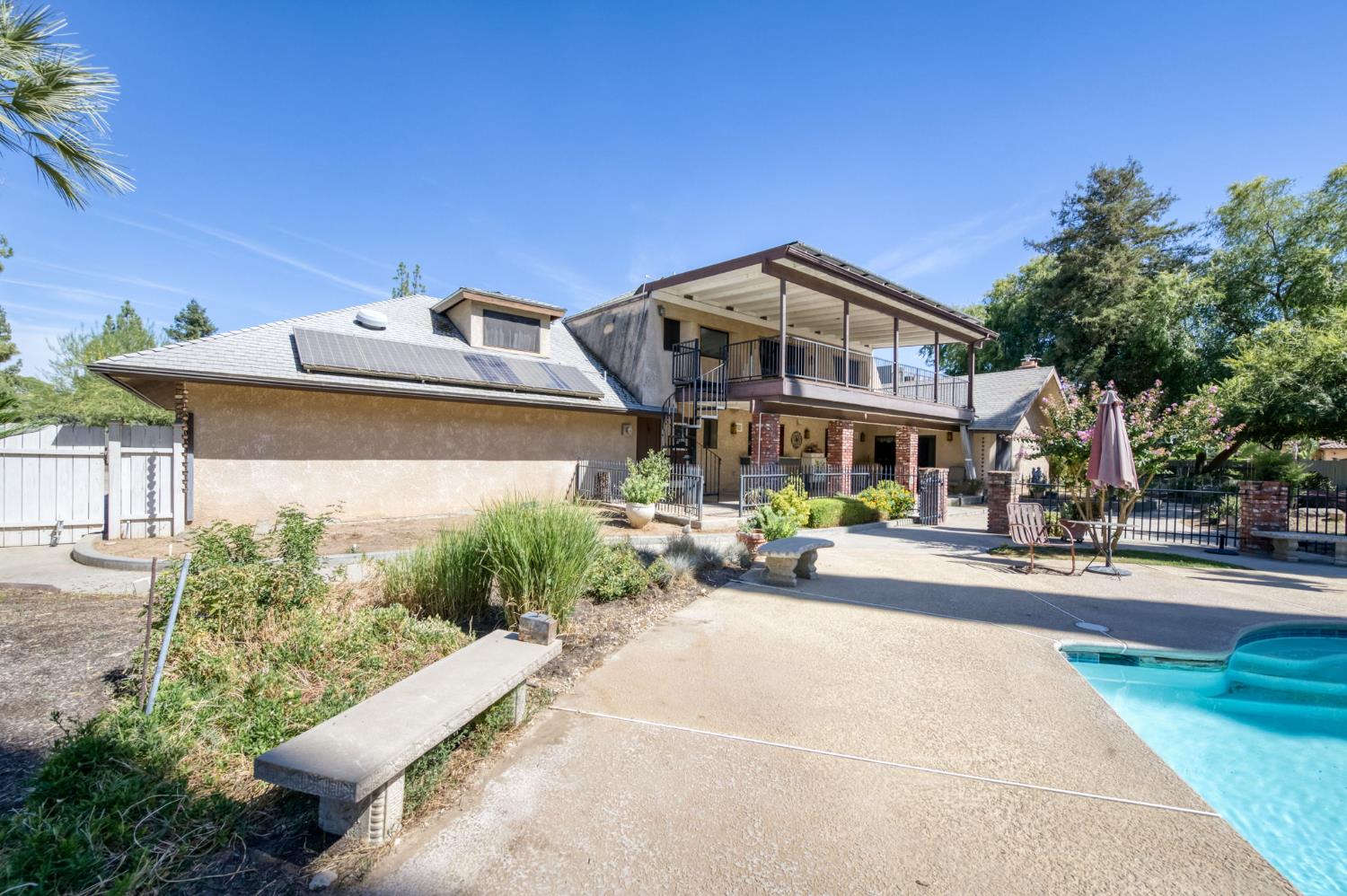 541 N De Wolf Ave, Fresno, CA 93737