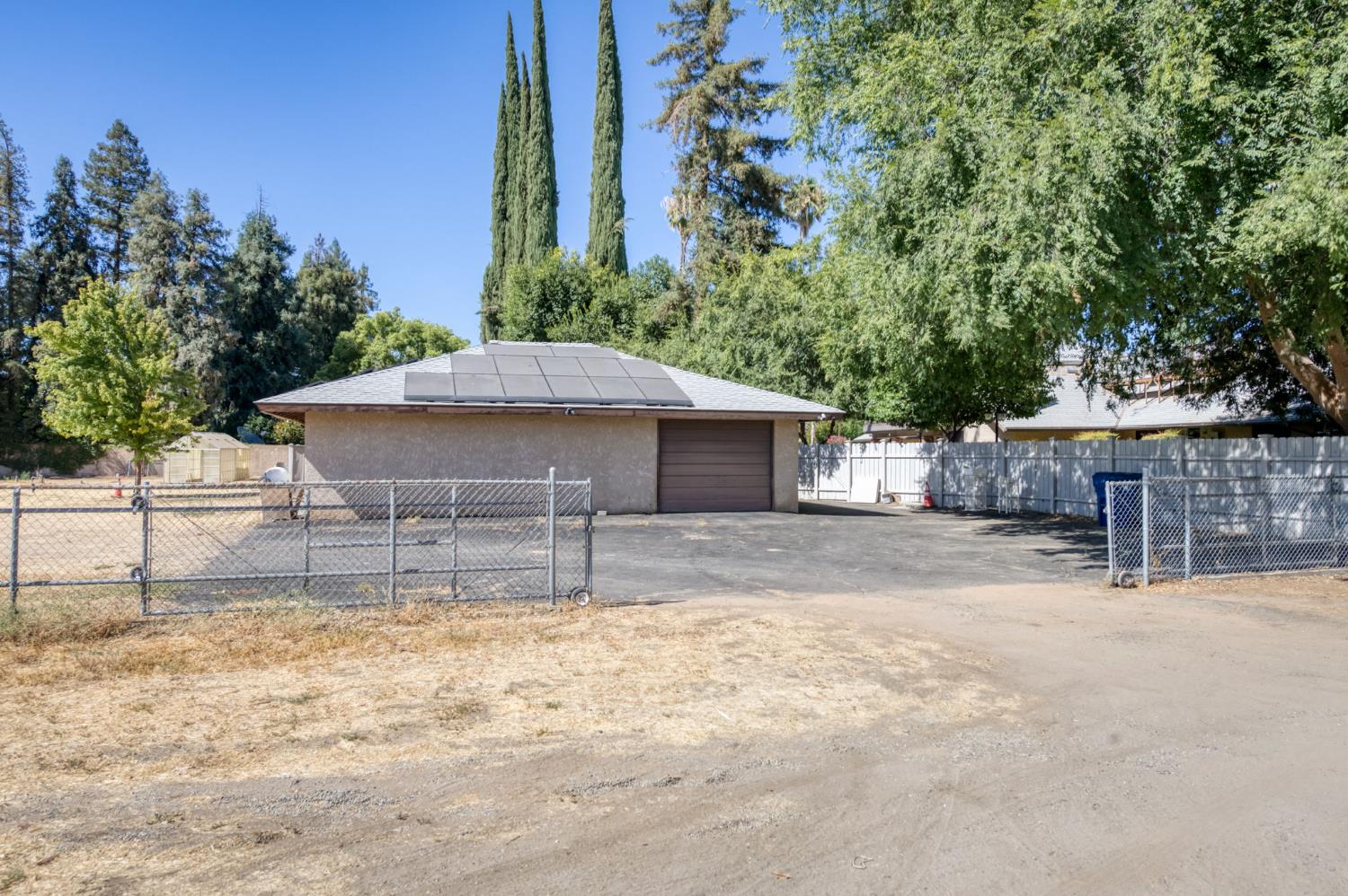 541 N De Wolf Ave, Fresno, CA 93737