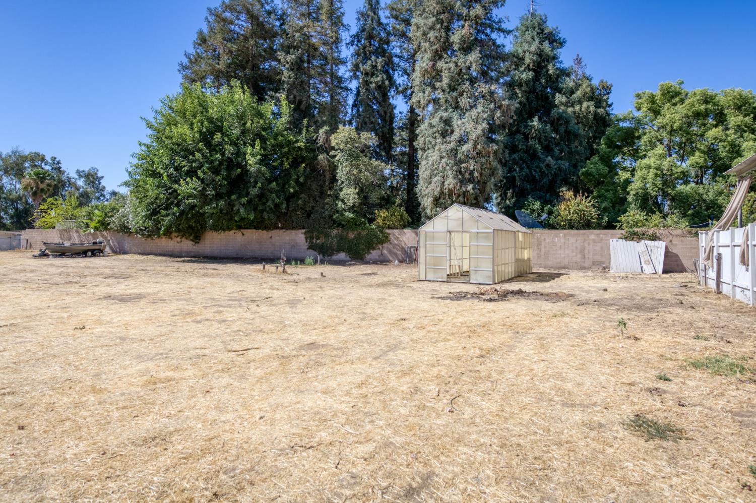 541 N De Wolf Ave, Fresno, CA 93737