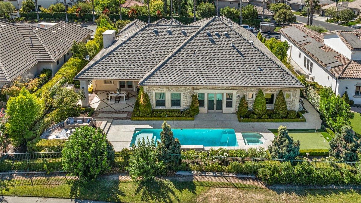 11350 N Glencastle Way, Fresno, CA 93730