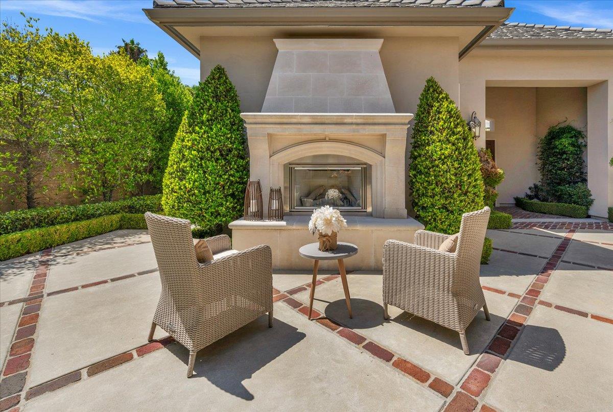 11350 N Glencastle Way, Fresno, CA 93730