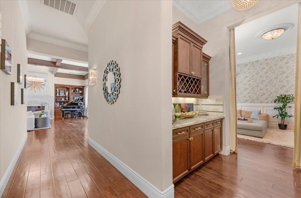 11350 N Glencastle Way, Fresno, CA 93730