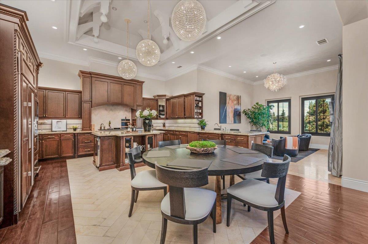 11350 N Glencastle Way, Fresno, CA 93730