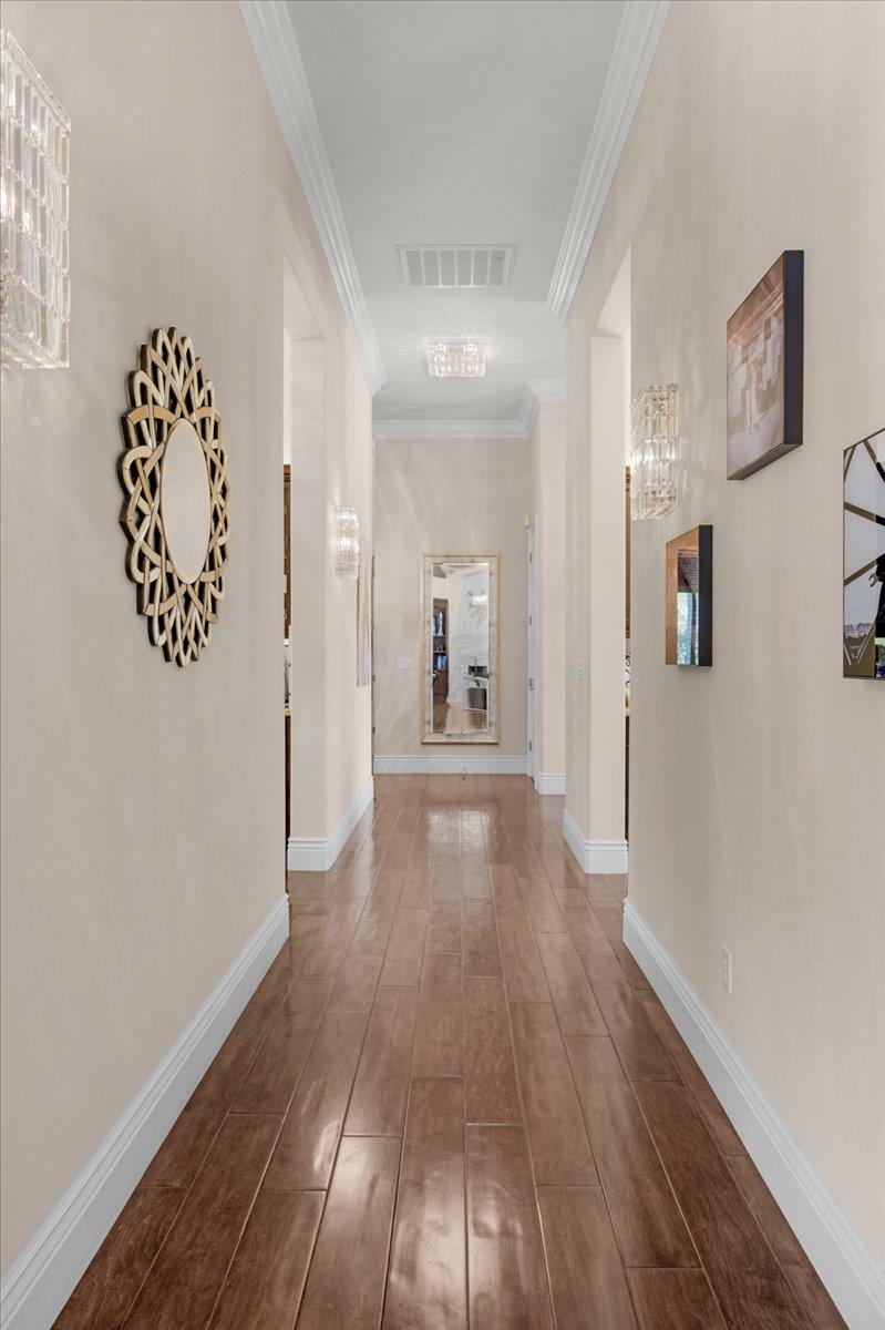 11350 N Glencastle Way, Fresno, CA 93730