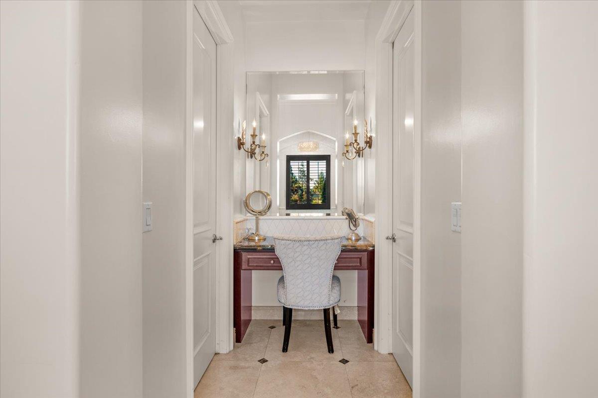 11350 N Glencastle Way, Fresno, CA 93730