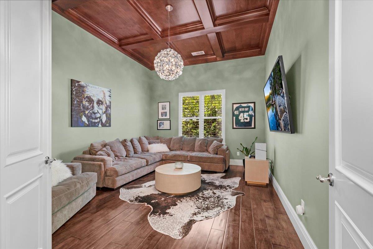 11350 N Glencastle Way, Fresno, CA 93730