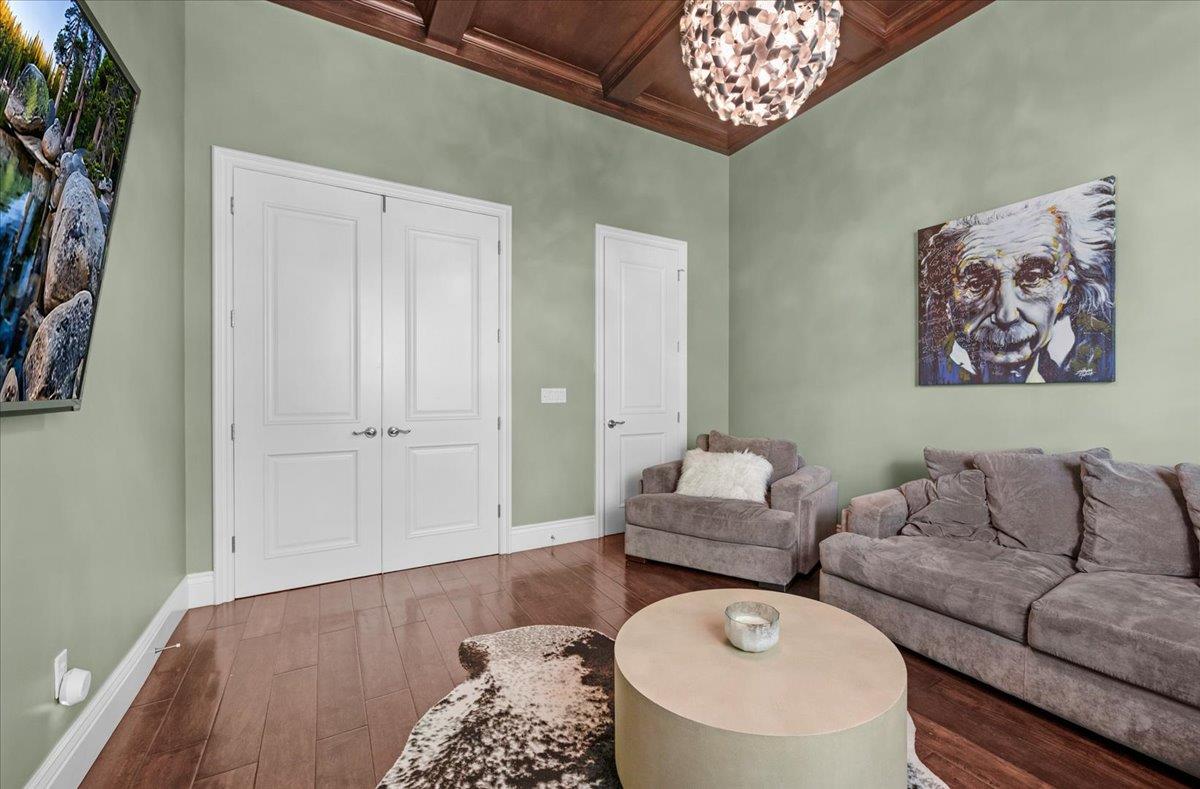 11350 N Glencastle Way, Fresno, CA 93730