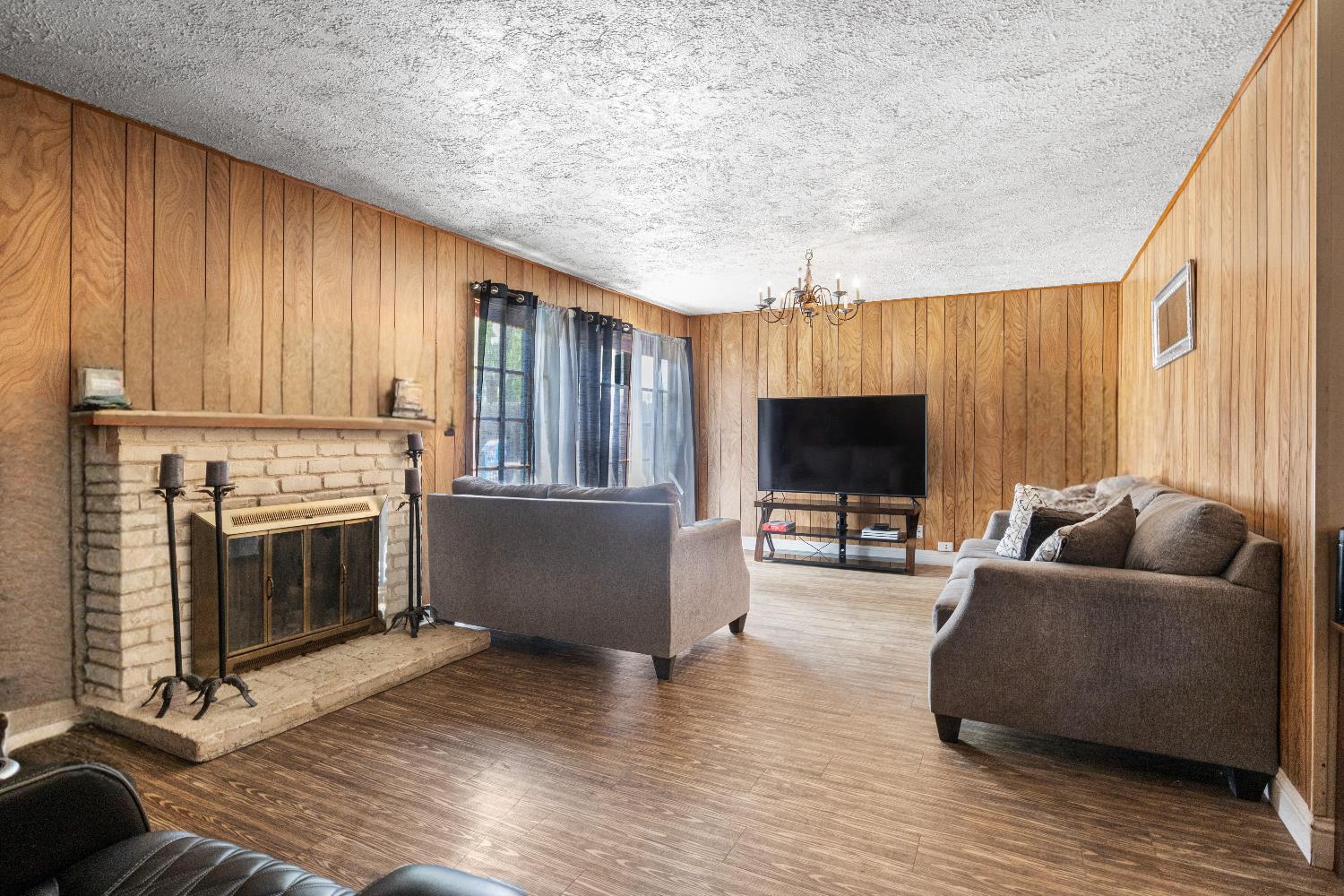 4022 E Ashlan, Fresno, CA 93726