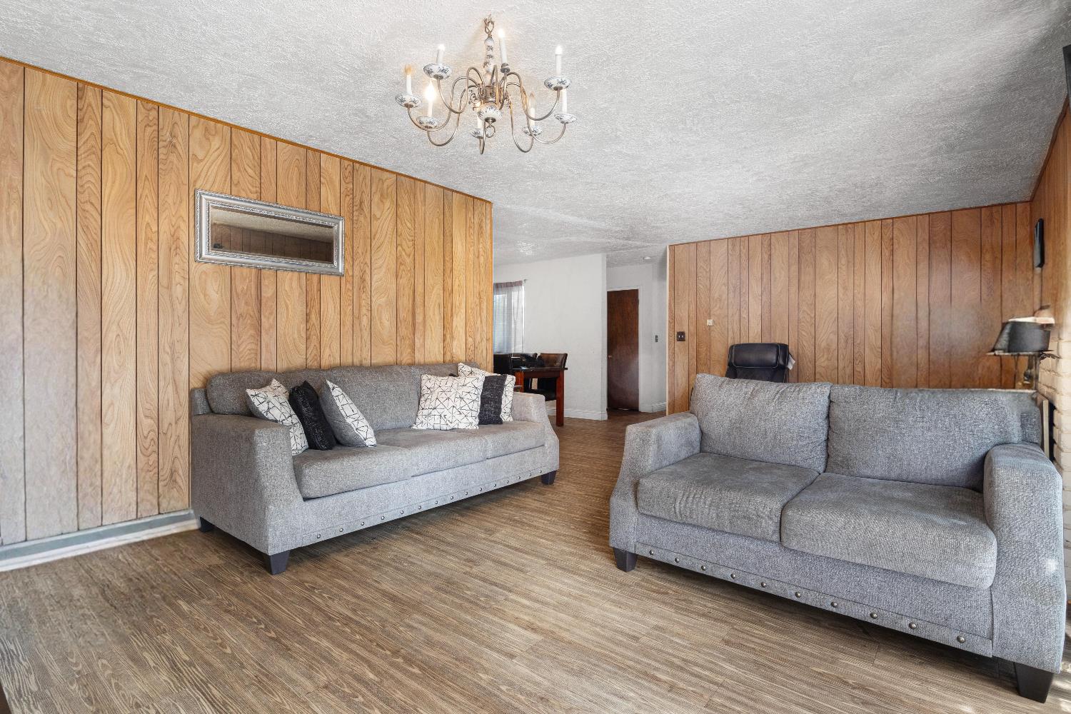 4022 E Ashlan, Fresno, CA 93726