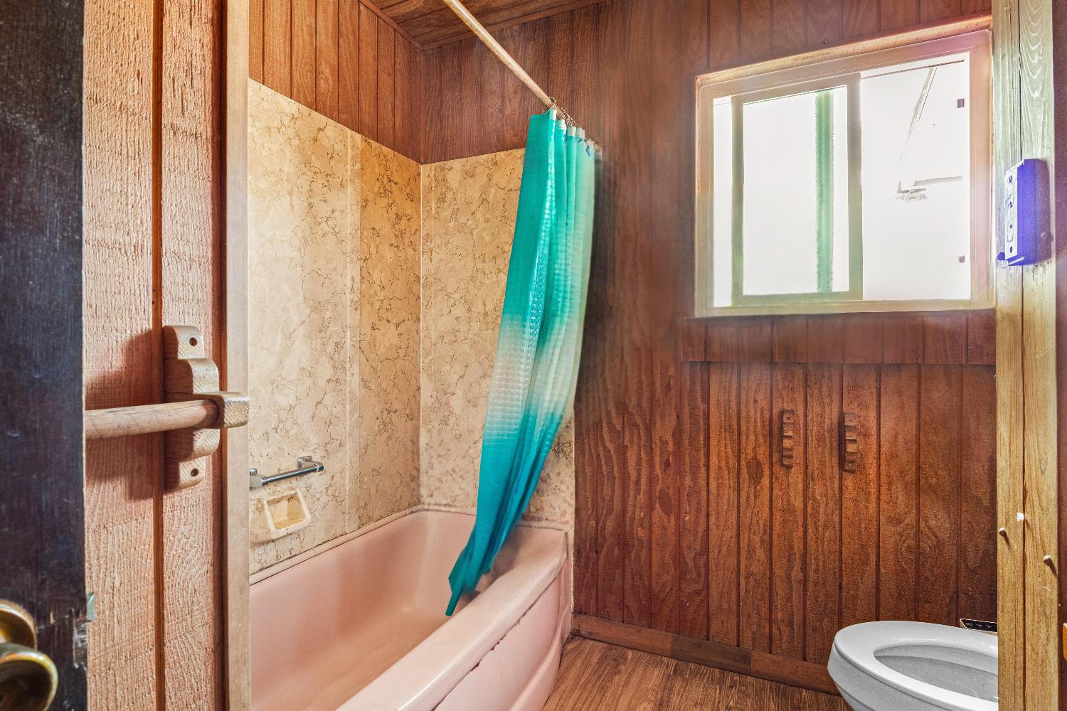 4022 E Ashlan, Fresno, CA 93726