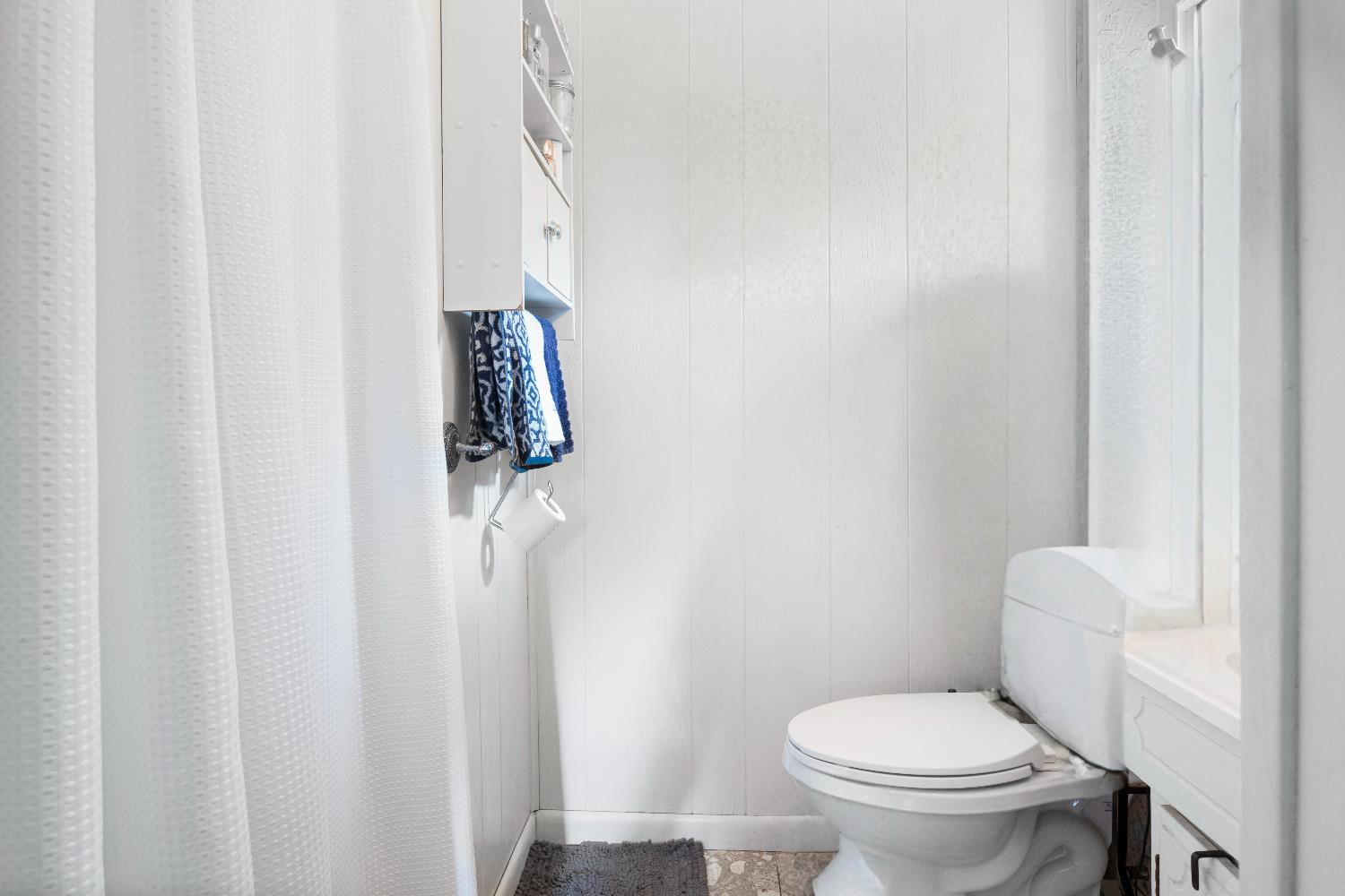 4022 E Ashlan, Fresno, CA 93726