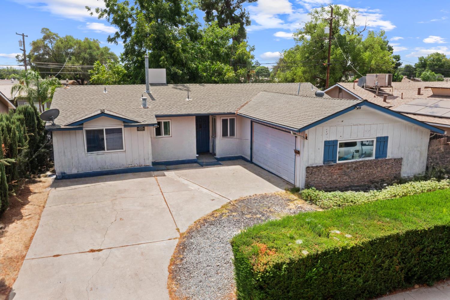 4022 E Ashlan, Fresno, CA 93726