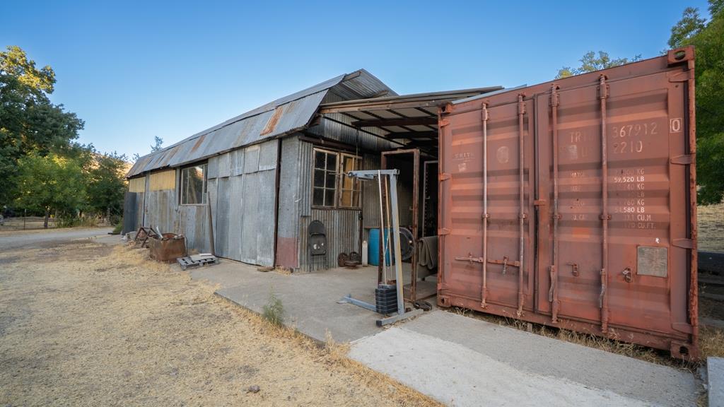 47069 Crump Ln, Coalinga, CA 93210