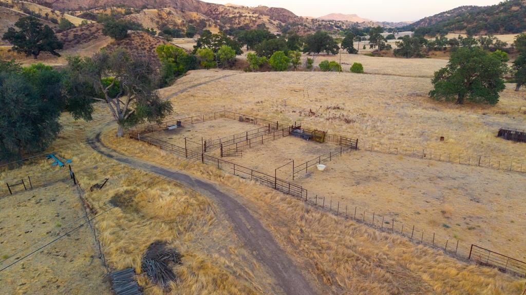 47069 Crump Ln, Coalinga, CA 93210