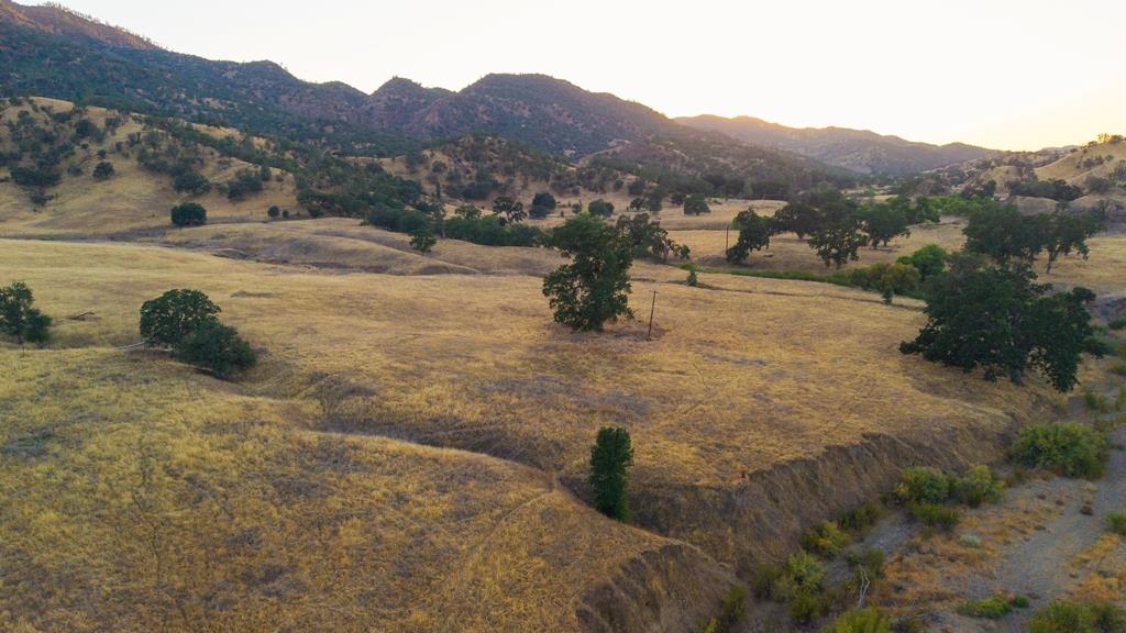 47069 Crump Ln, Coalinga, CA 93210