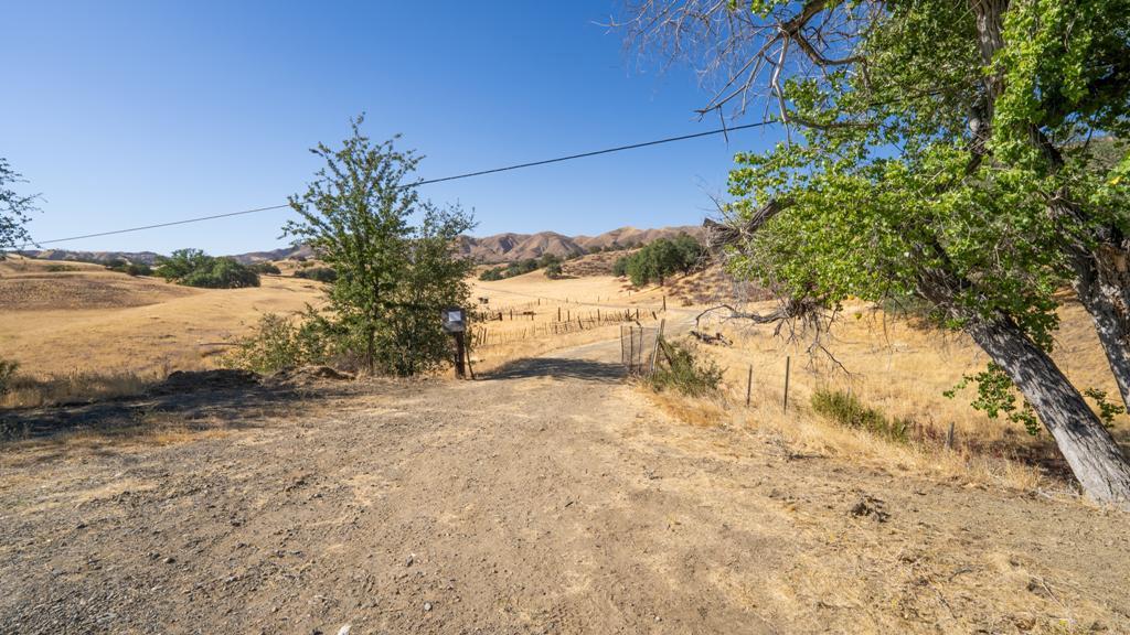 47069 Crump Ln, Coalinga, CA 93210