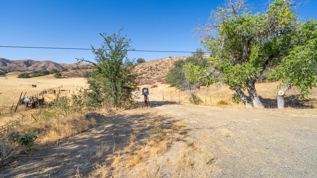 47069 Crump Ln, Coalinga, CA 93210