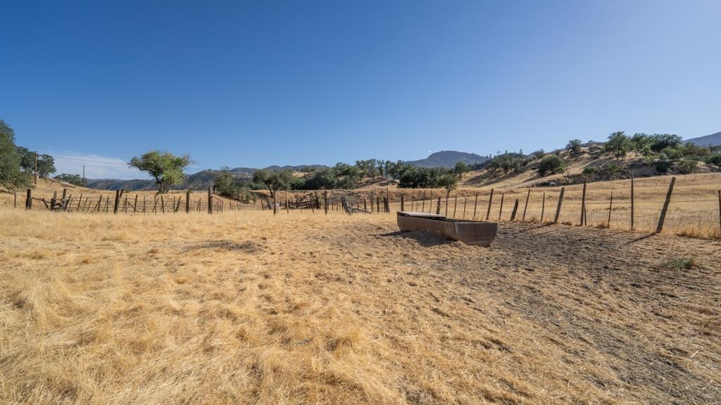 47069 Crump Ln, Coalinga, CA 93210