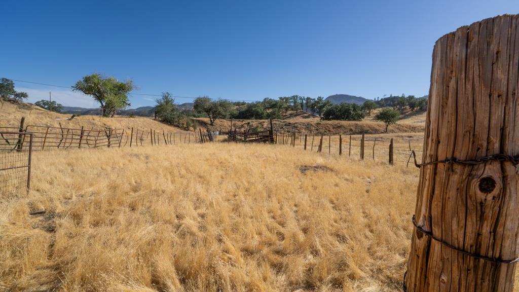 47069 Crump Ln, Coalinga, CA 93210