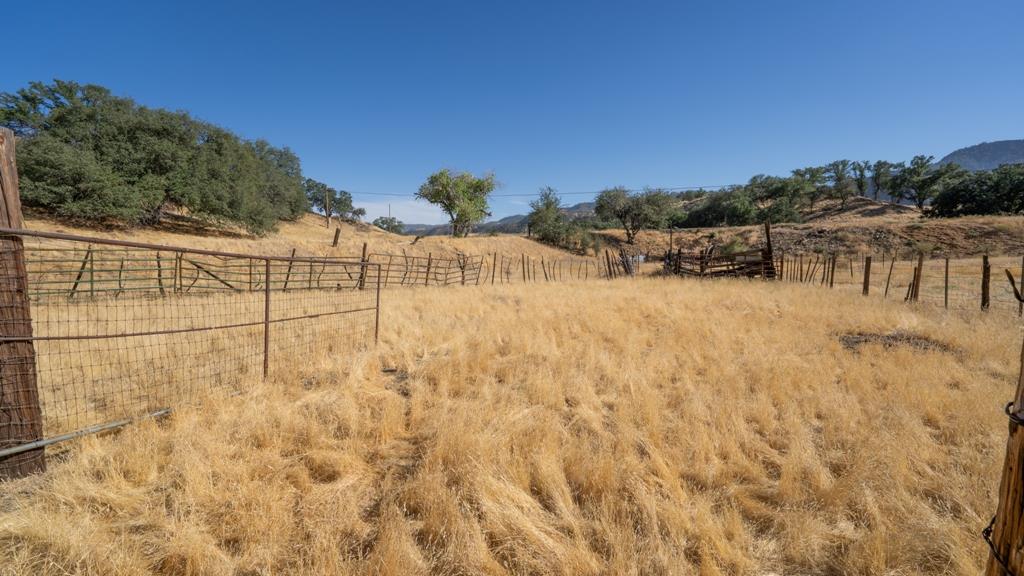 47069 Crump Ln, Coalinga, CA 93210