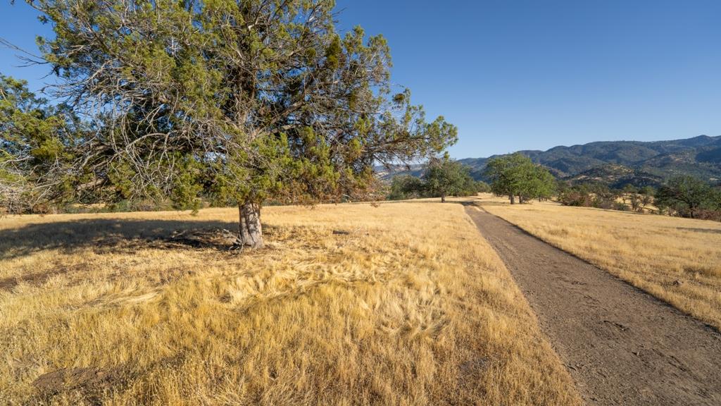 47069 Crump Ln, Coalinga, CA 93210