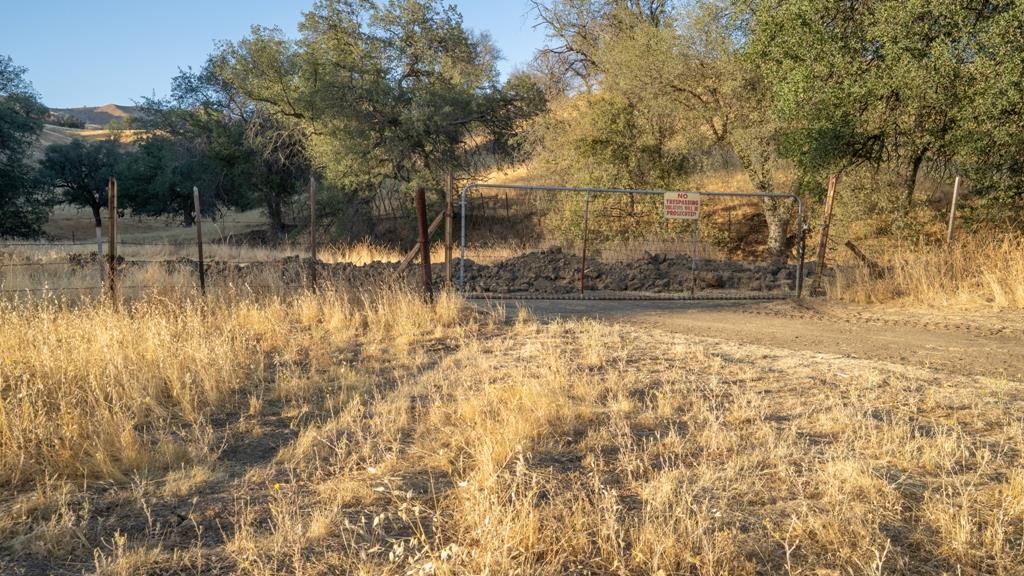 47069 Crump Ln, Coalinga, CA 93210