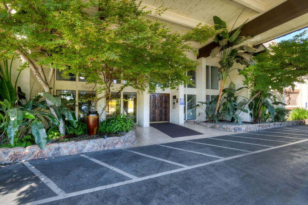 4919 N Millbrook Ave #113, Fresno, CA 93726