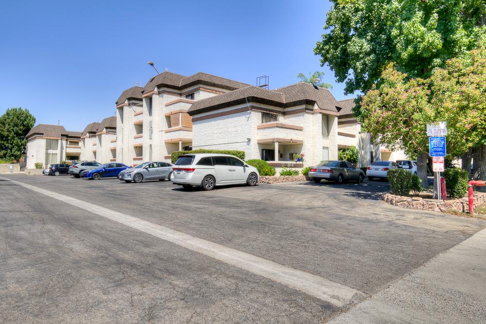 4919 N Millbrook Ave #113, Fresno, CA 93726