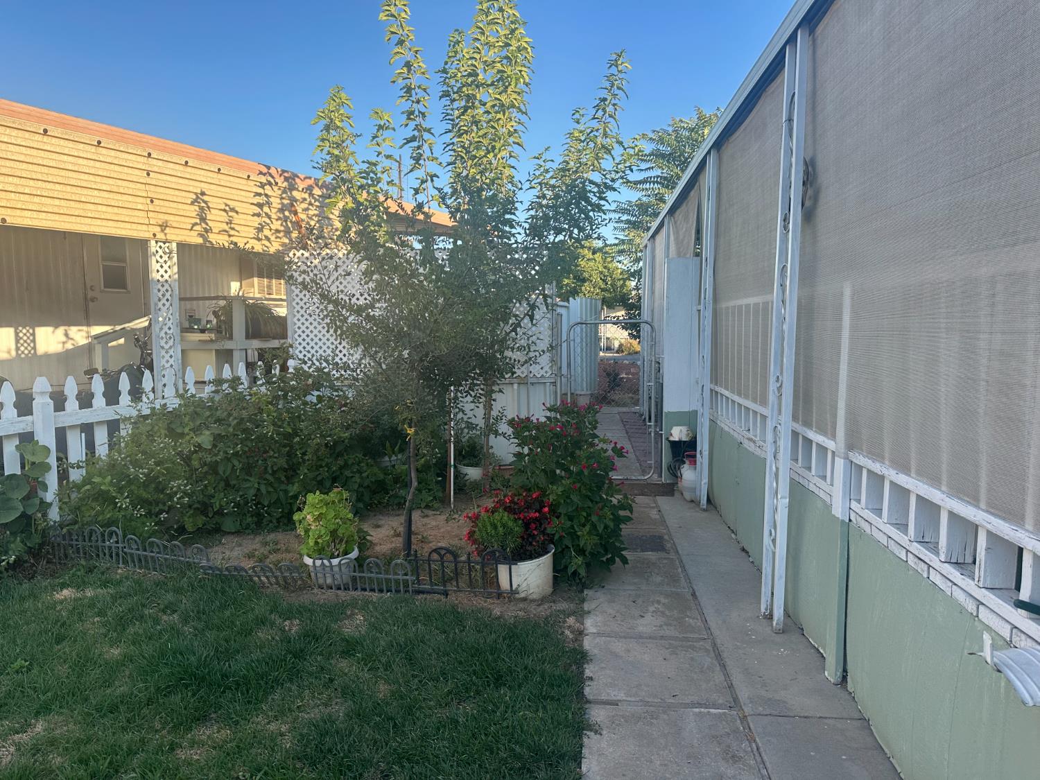 1218 E Cleveland Ave #96, Madera, CA 93638