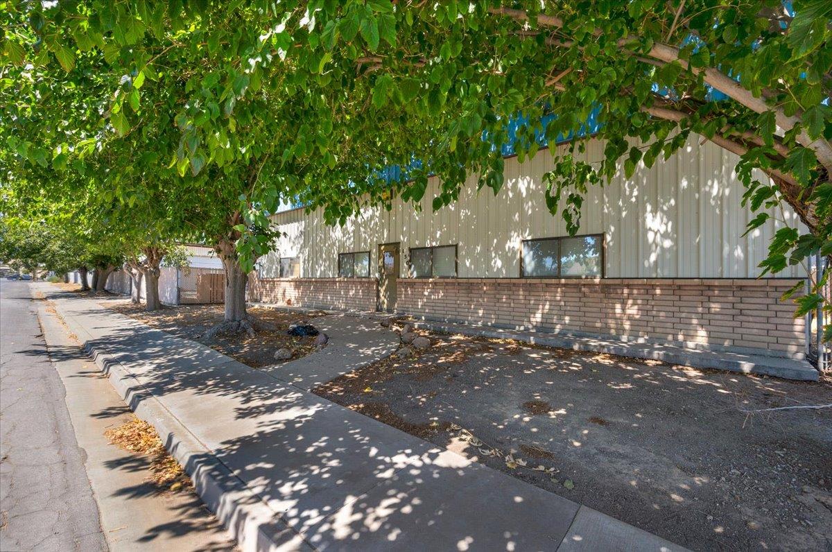 150 W Glenn Ave, Coalinga, CA 93210