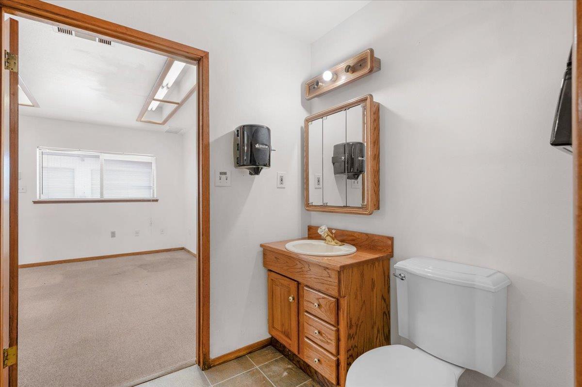 150 W Glenn Ave, Coalinga, CA 93210