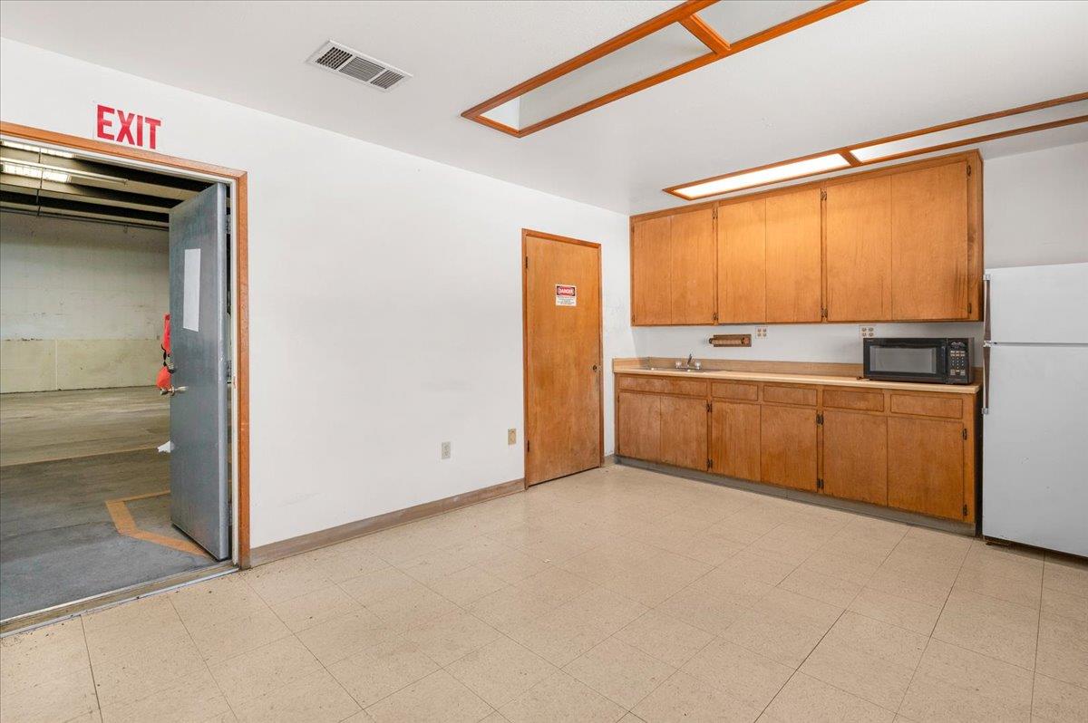 150 W Glenn Ave, Coalinga, CA 93210