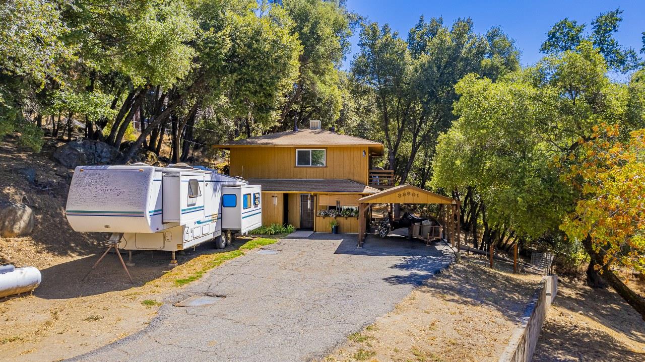 38601 Bon Veu Cir, Oakhurst, CA 93644