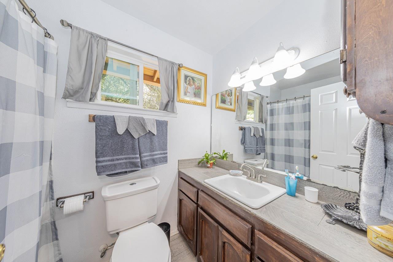38601 Bon Veu Cir, Oakhurst, CA 93644