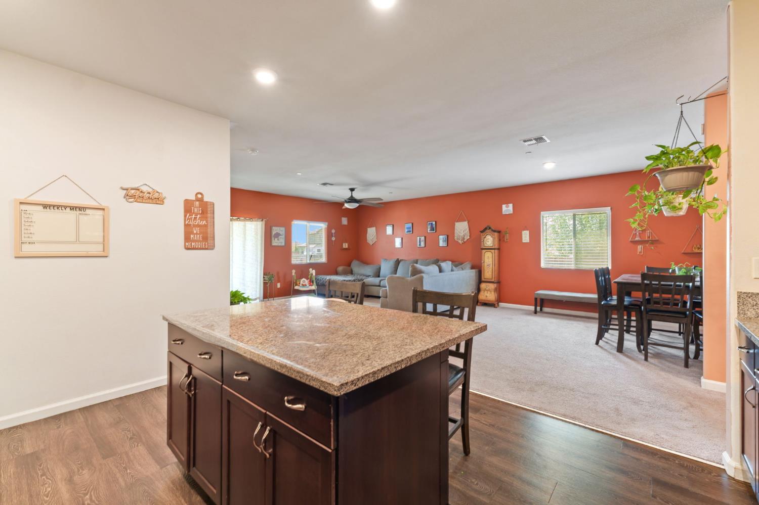 2082 Posa Chanet Blvd, Coalinga, CA 93210