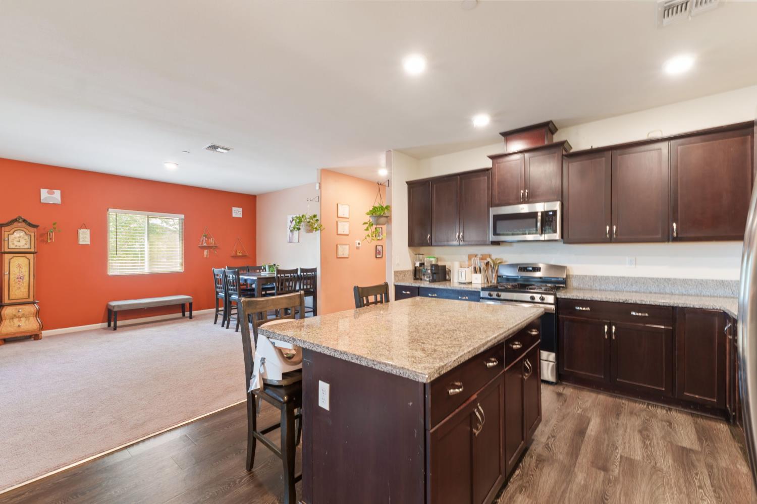 2082 Posa Chanet Blvd, Coalinga, CA 93210