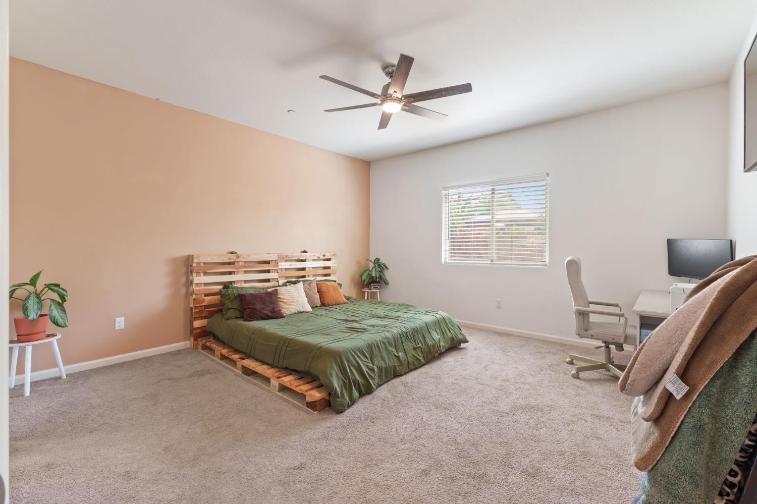 2082 Posa Chanet Blvd, Coalinga, CA 93210