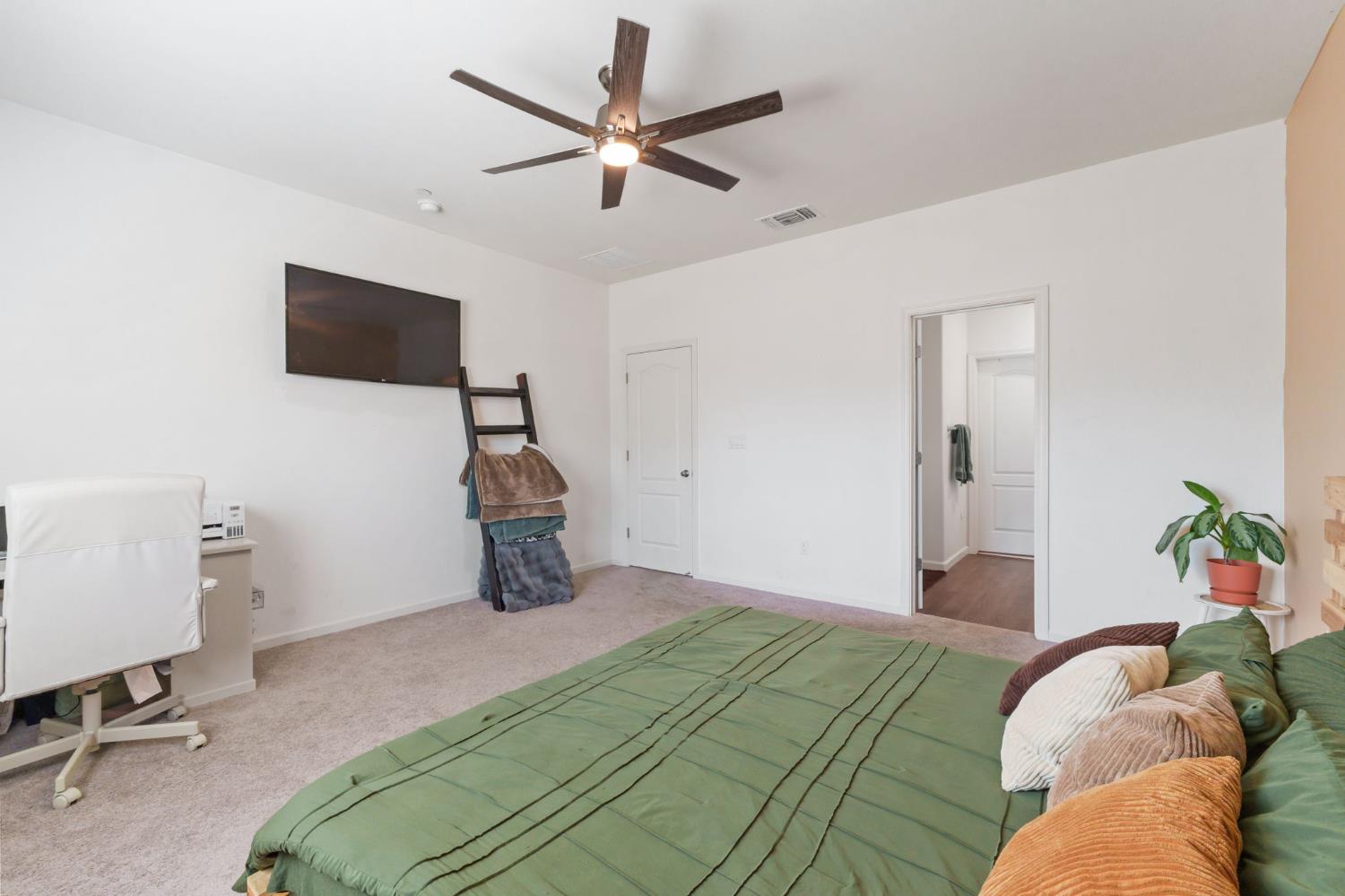 2082 Posa Chanet Blvd, Coalinga, CA 93210