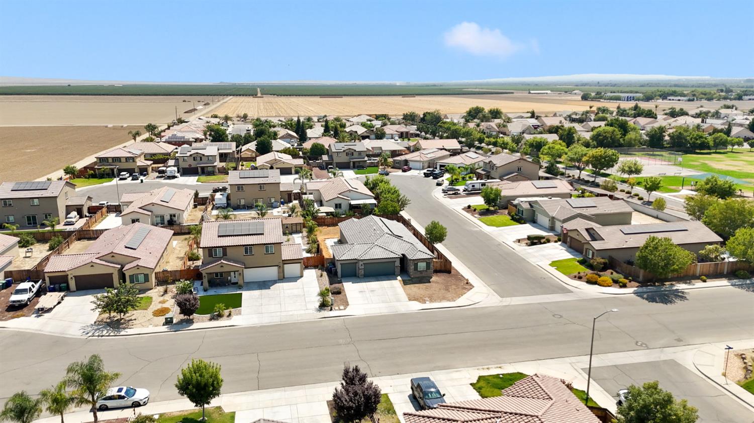 2082 Posa Chanet Blvd, Coalinga, CA 93210