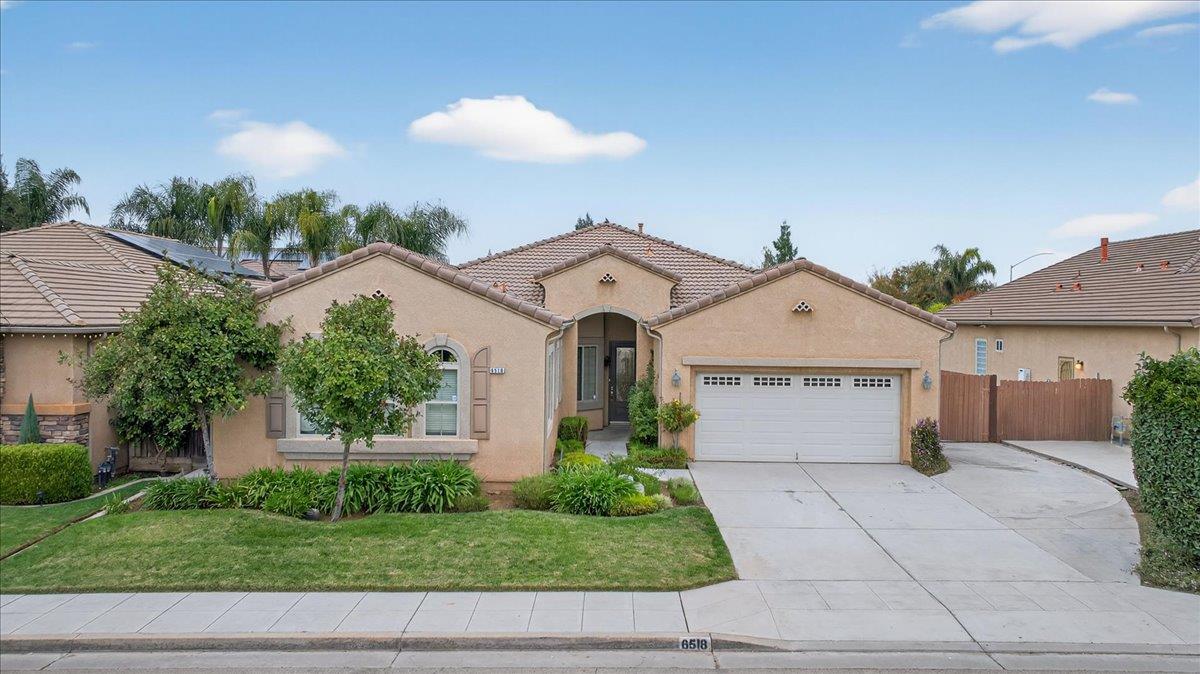 6518 W Dovewood Ln, Fresno, CA 93723