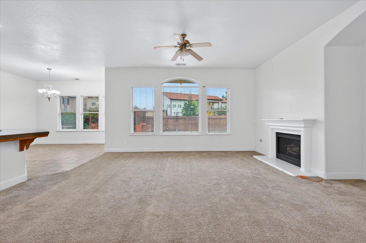 6518 W Dovewood Ln, Fresno, CA 93723