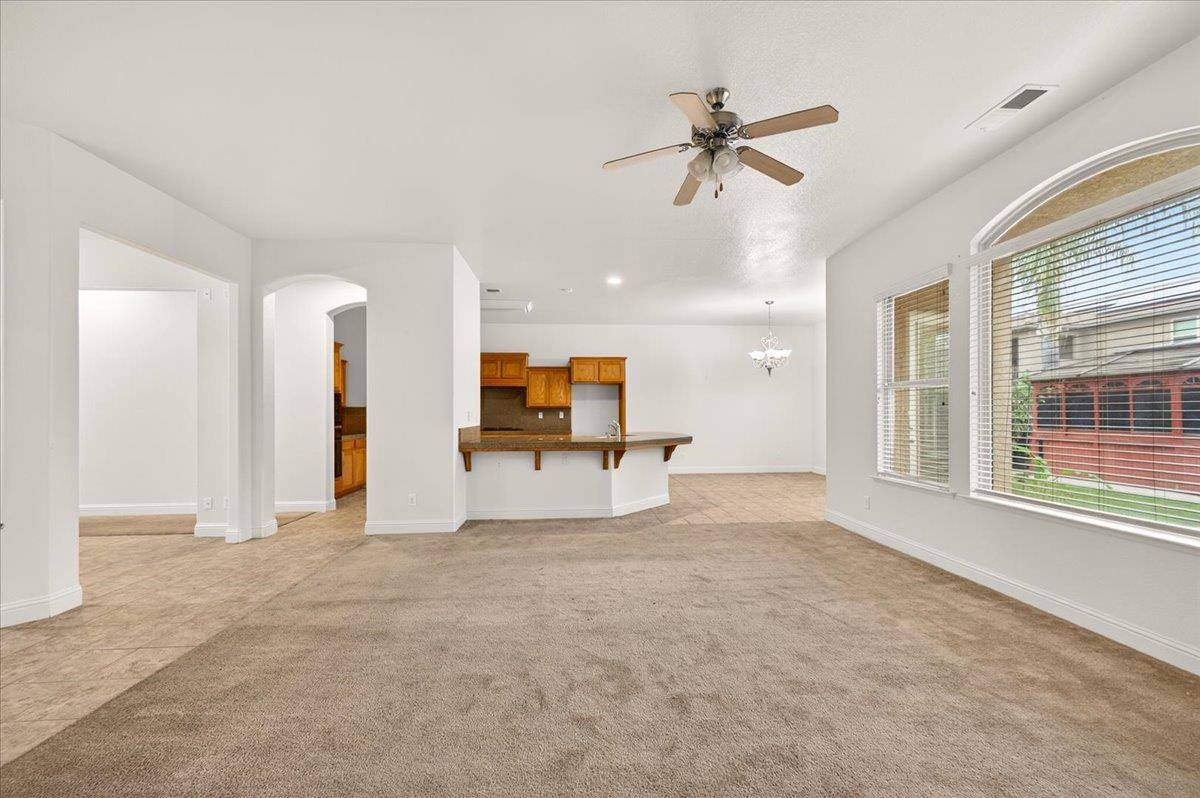 6518 W Dovewood Ln, Fresno, CA 93723